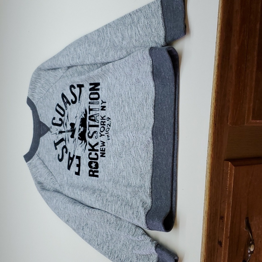 *Cat & Jack Sweater - Picture 4 of 5